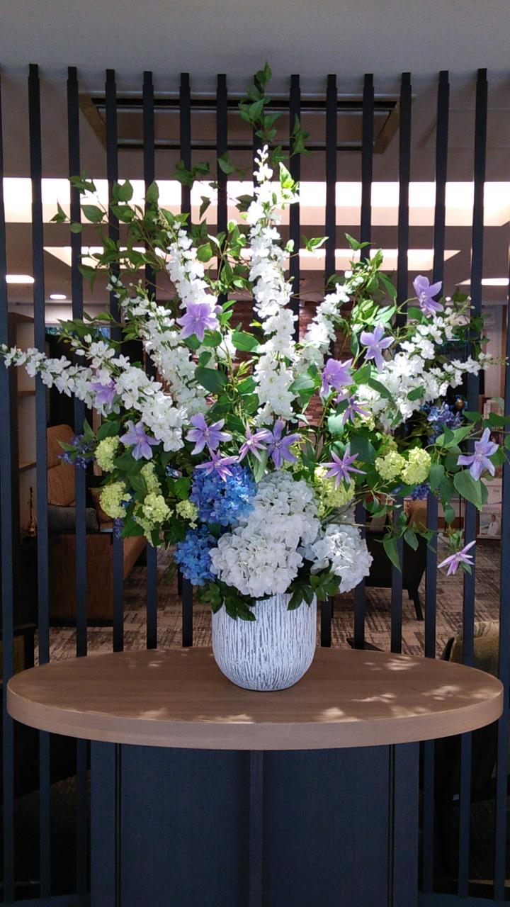 【エントランスのお花】