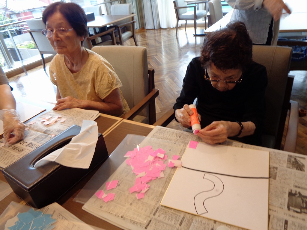 輝き祭準備(入居者様の作品の合同展示会)