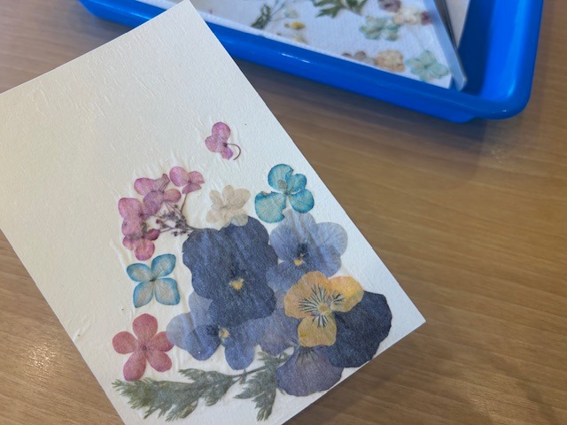 押し花で絵葉書